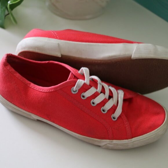Old Navy Retro-Vintage Lace-Up Canvas Sneakers - Red, Size 7 - Picture 7 of 14